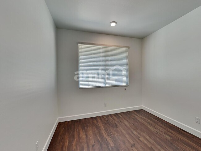 Building Photo - 17165 W Lawrence Ln
