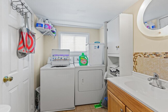 Building Photo - UNFURNISHED cozy private 2-bedroom, 2-bathroom home nestled in Winston-Salem