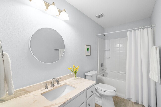 Building Photo - 558 Calen Ln