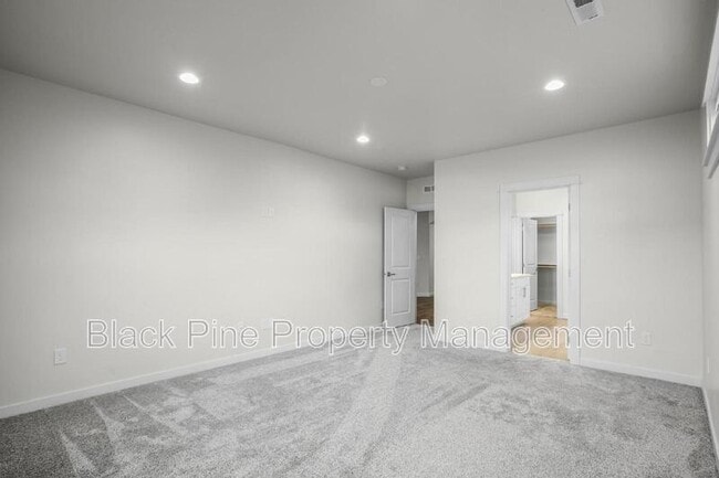 Building Photo - 7536 W Havana Dr