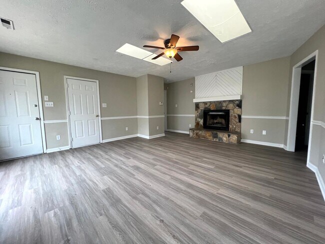 Building Photo - 544 Auburndale Ln