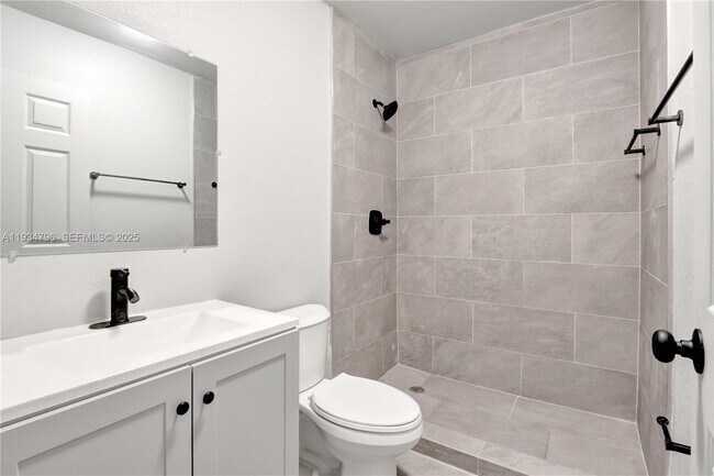 Building Photo - 2420 NW 6th Ct