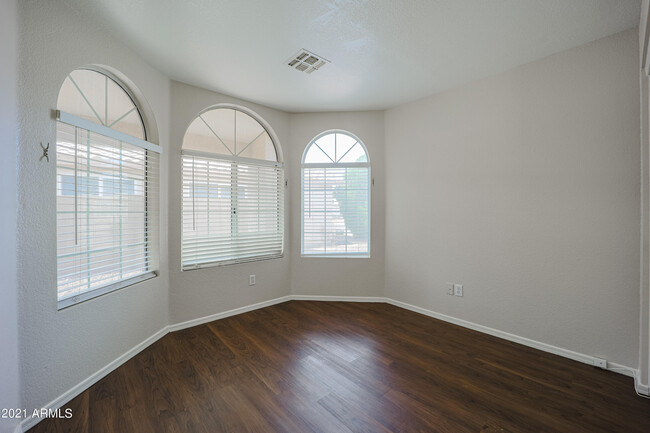 Building Photo - 4807 W Ponderosa Ln