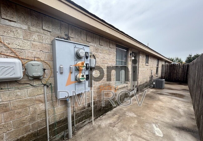 Building Photo - 3902 S Radisson Ave
