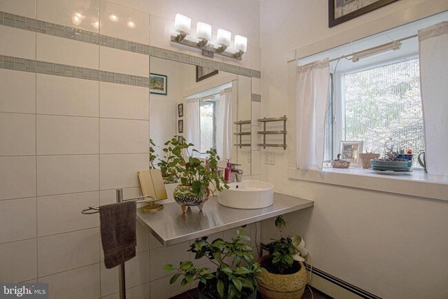 Building Photo - 9 Academy St