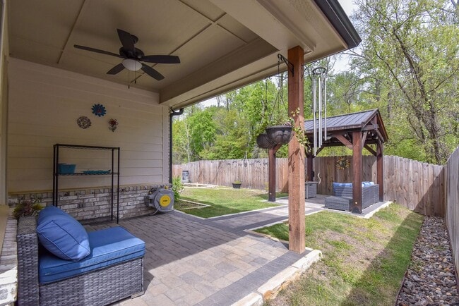 Building Photo - Available! Gorgeous 3 Bedroom 2 Bath in Tyler!