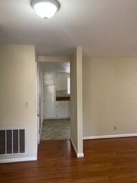 Building Photo - Adorable 3/2 on corner lot In Lake of the Pines