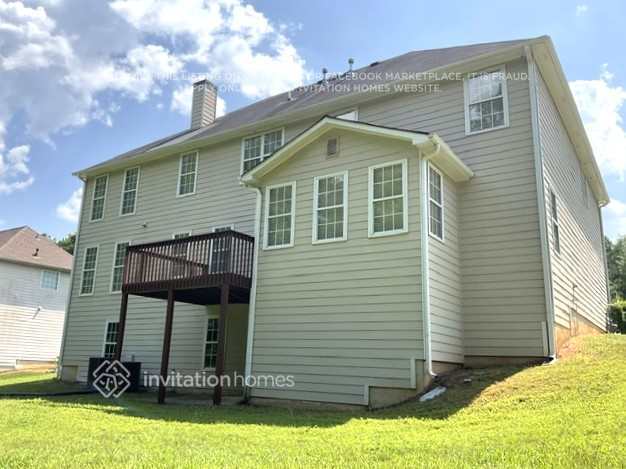 Building Photo - 6658 Point of Woods Dr