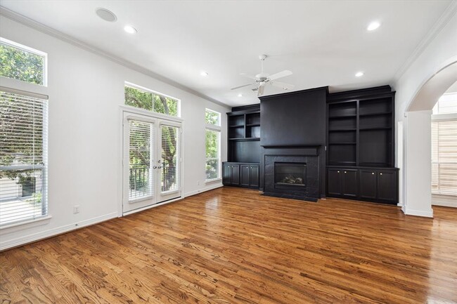 Building Photo - 4013 Blossom St