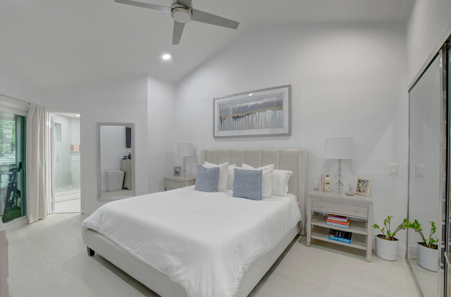 Building Photo - 6553 Via Regina