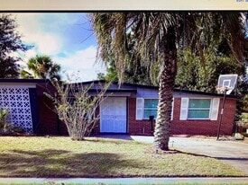 Building Photo - 3923 Harbor View Dr