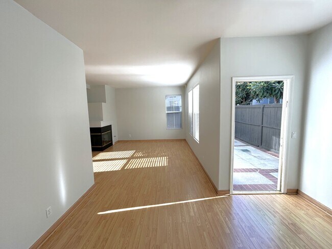 Building Photo - Sunflower Unit A  Glendora, Ca 91740 (3 Bed, 2.5 Bath)