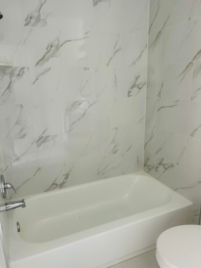 Building Photo - 1471 NW 20th St