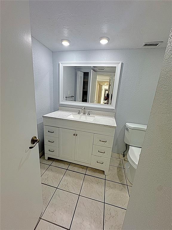 Building Photo - 660 Island Way