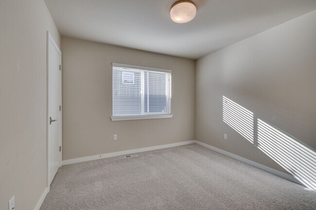 Building Photo - Stunning 4-Bedroom Home in Otani Gardens –...