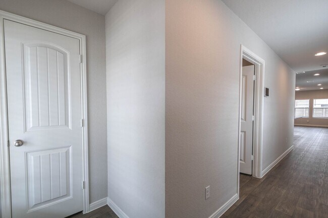 Building Photo - 239 Fall Aster Dr