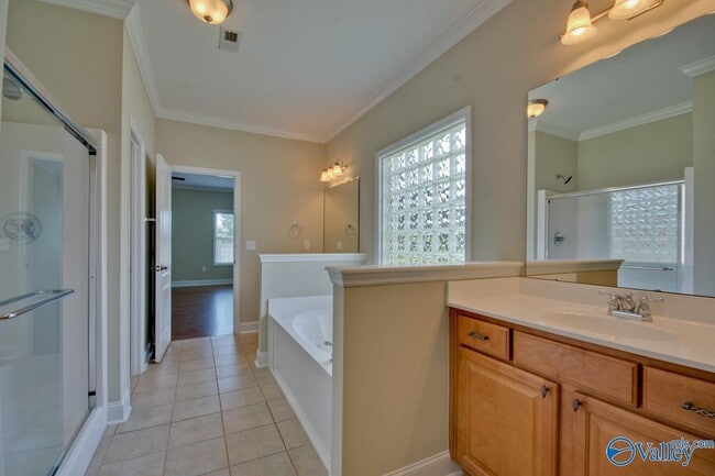 Building Photo - 112 SW Autumn Cove Dr