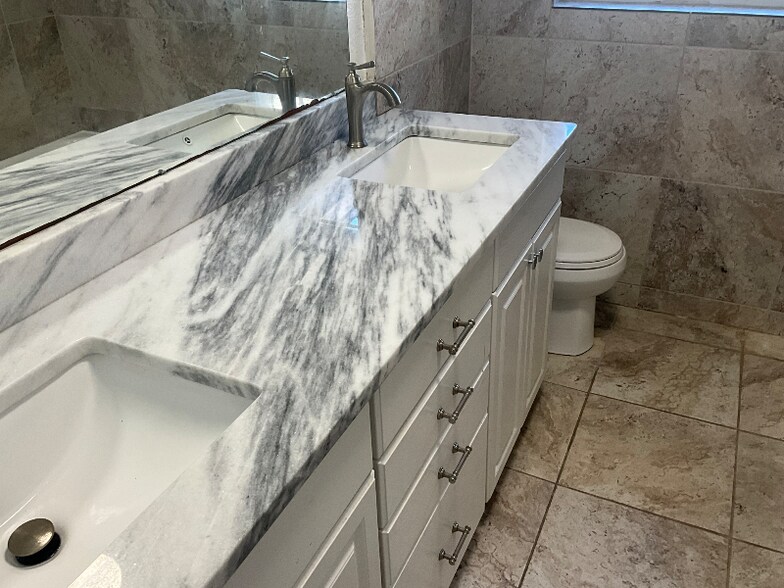 Building Photo - 381 11th Ave SW