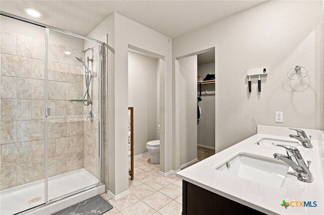 Building Photo - 1261 Lindsey Dr