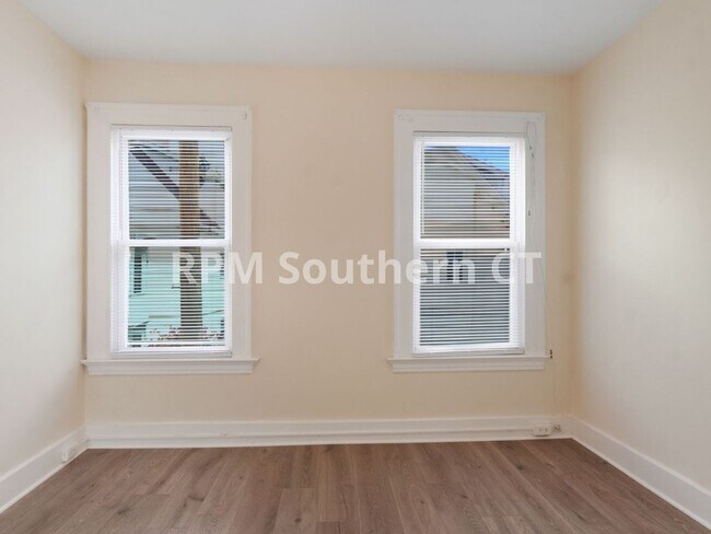 Building Photo - Court 48-2