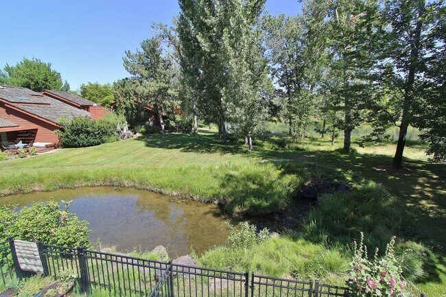 Building Photo - Premier End-Unit Condo in River Run