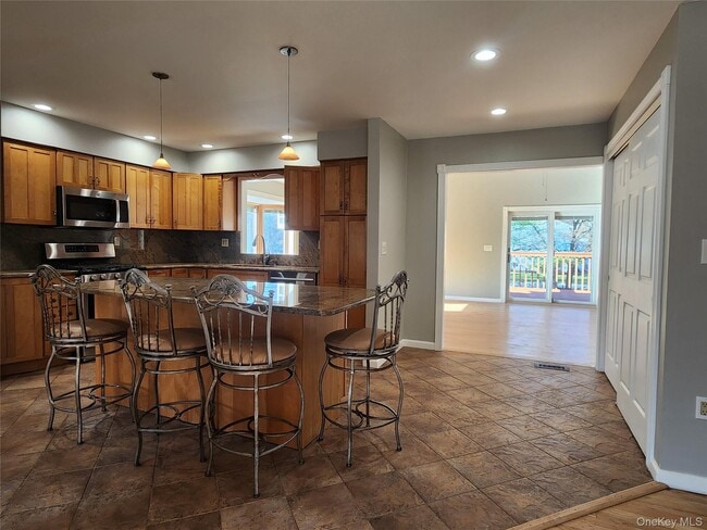 Building Photo - 373 Ehrhardt Rd