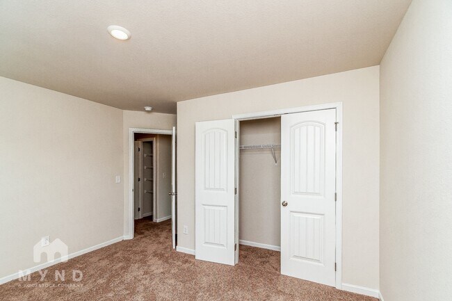 Building Photo - 265 Royal Mdw Dr