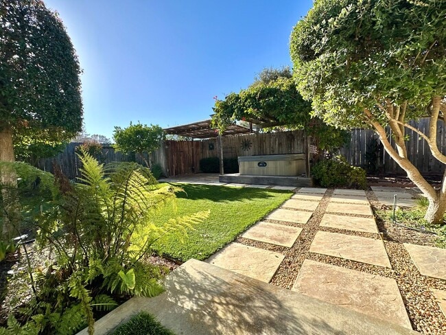Building Photo - Updated Goleta Home Located in Desirable Santa Barbara Shores