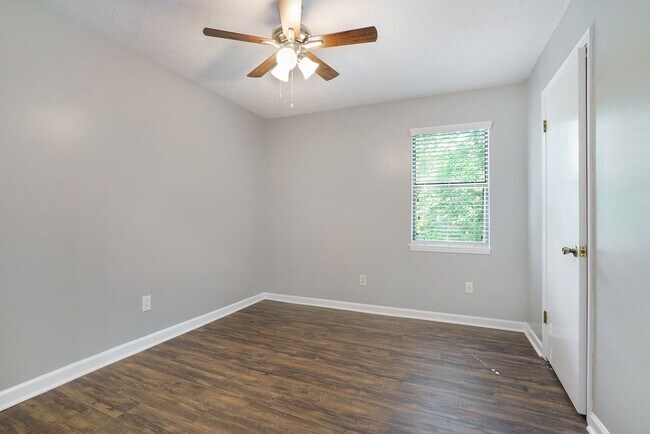 Building Photo - Park East