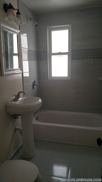 Building Photo - 5 Smythe St