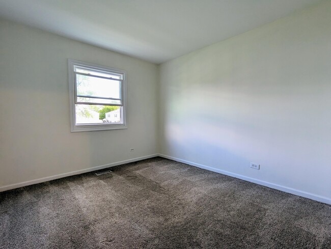 Building Photo - 334 Marcia Ct