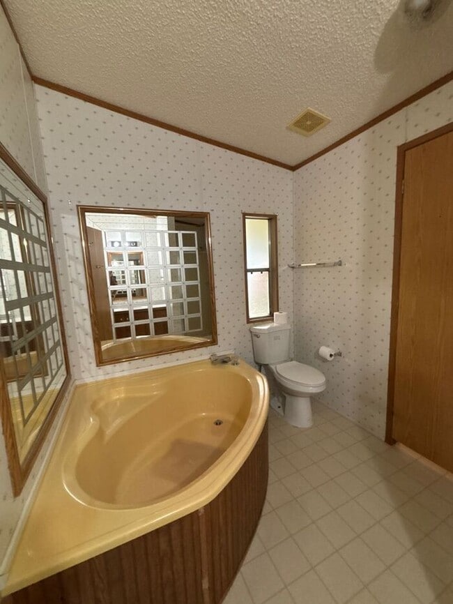 Building Photo - READY TO VIEW NOW! Adorable 3 Bed 2 Bath Home in New River NO HOA