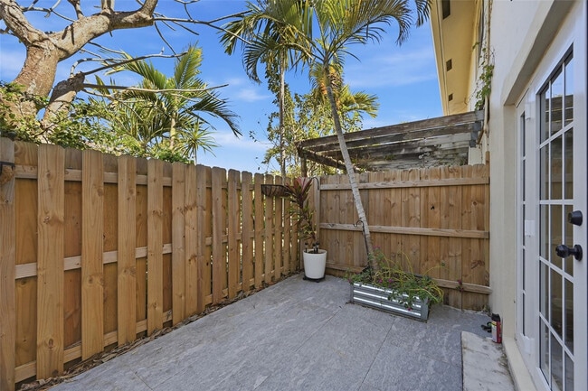 Building Photo - 4525 Bougainvilla Dr