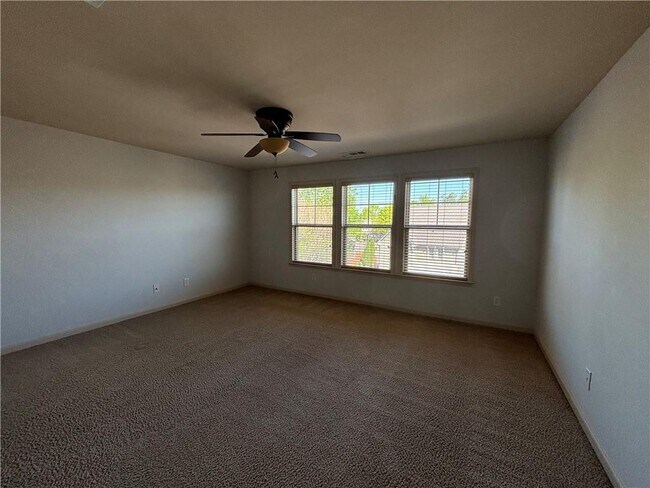 Building Photo - 800 Village Field Ct NW