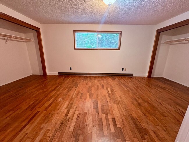 Building Photo - Spacious three bedroom rambler in Shoreline!