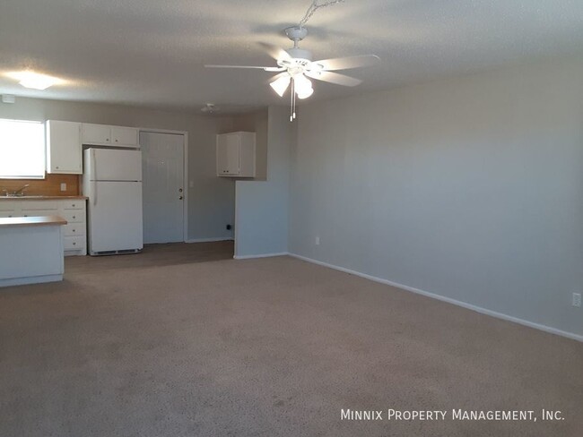 Building Photo - Plainview Apartments 2 Bedroom 1 Bath - Ca...