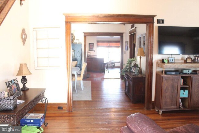 Building Photo - 217 Villanova Rd