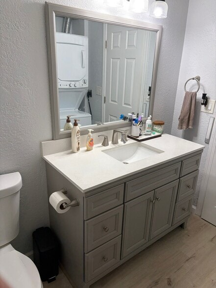 Building Photo - 2320 Saxon St