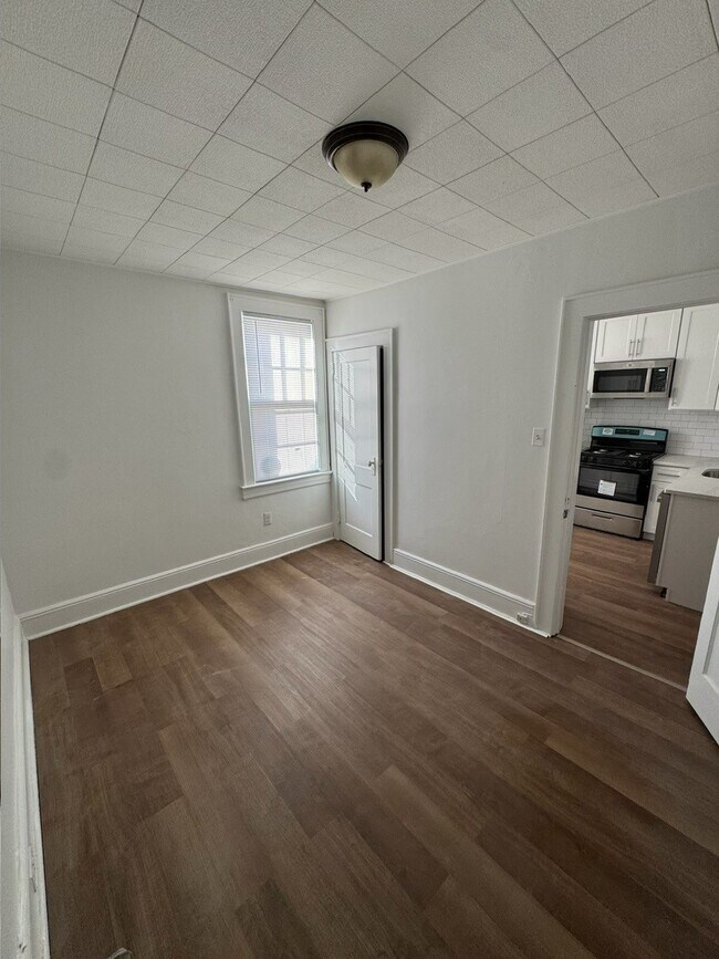 Building Photo - 807 Schuyler Ave