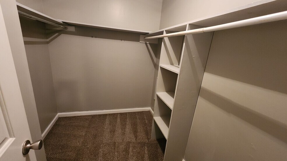 Building Photo - 4424 Bonnell Dr NW