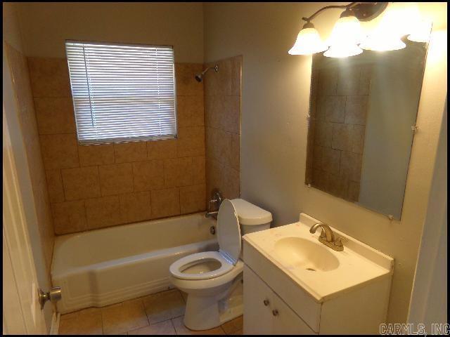 Building Photo - 26 S Wakefield Dr