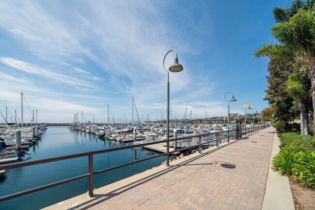 Building Photo - San Pedro Unit with Spectacular Ocean/Mari...