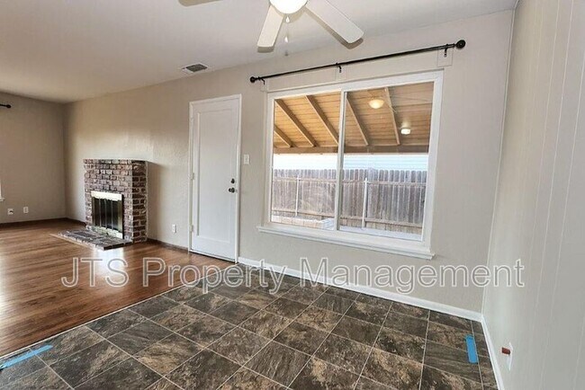 Building Photo - 10624 Chardonay Dr