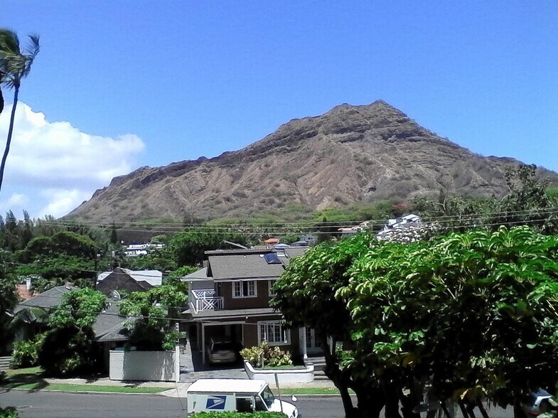 Building Photo - 3015 Kalakaua Ave