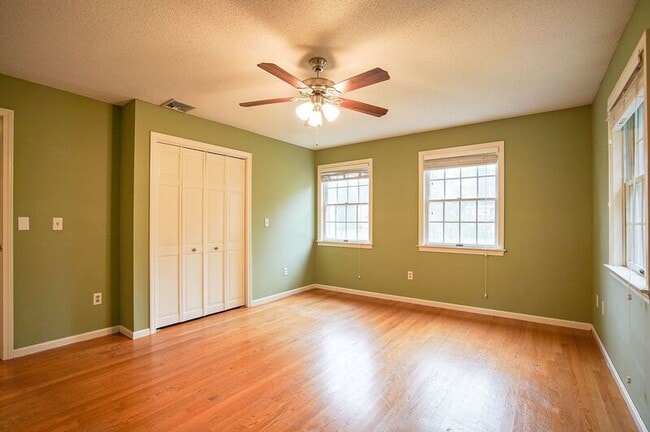 Building Photo - 14 Horseshoe Ln