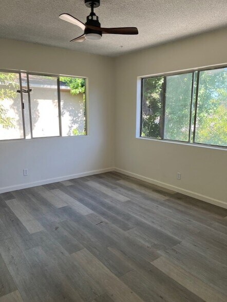 Primary Photo - 2142 Yosemite Dr