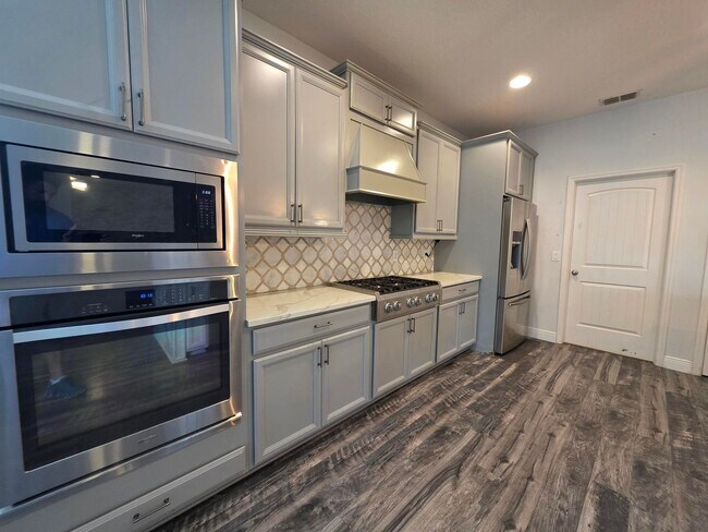 Building Photo - Gorgeous 4-Bedroom, 3-Bathroom Home in Providence