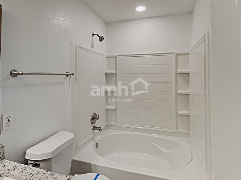 Building Photo - 135 Bass Ln