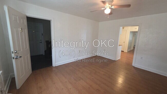 Building Photo - 815 N Brauer Ave
