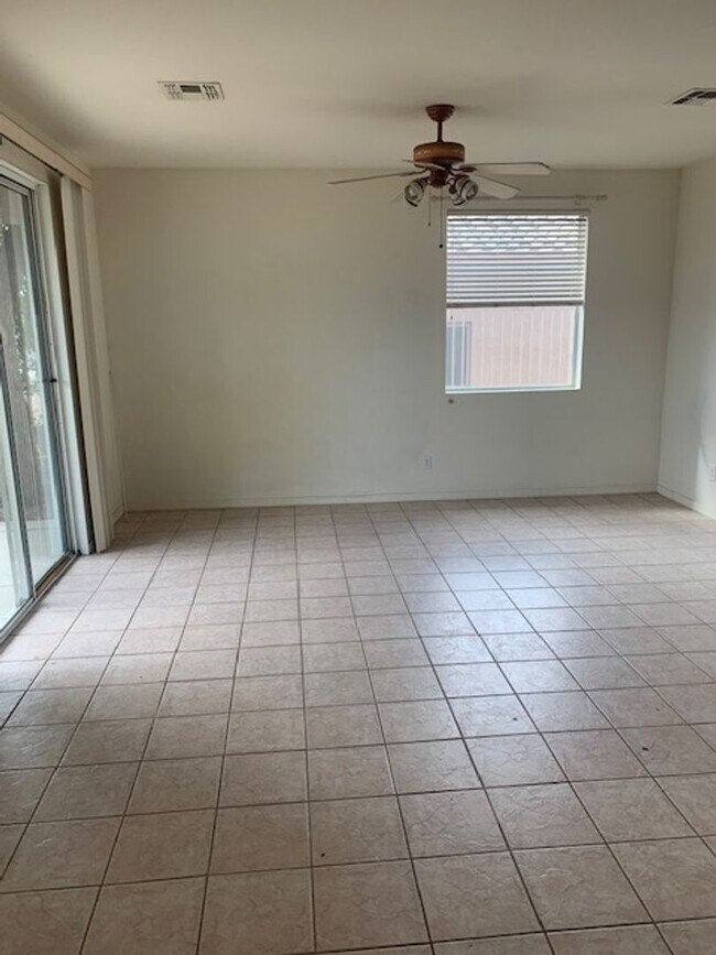 Building Photo - SINGLE LEVEL HOME FOR RENT